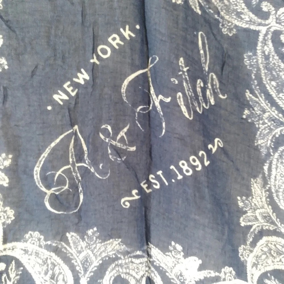 Abercrombie and Fitch New York Scarf Wrap - Picture 3 of 6